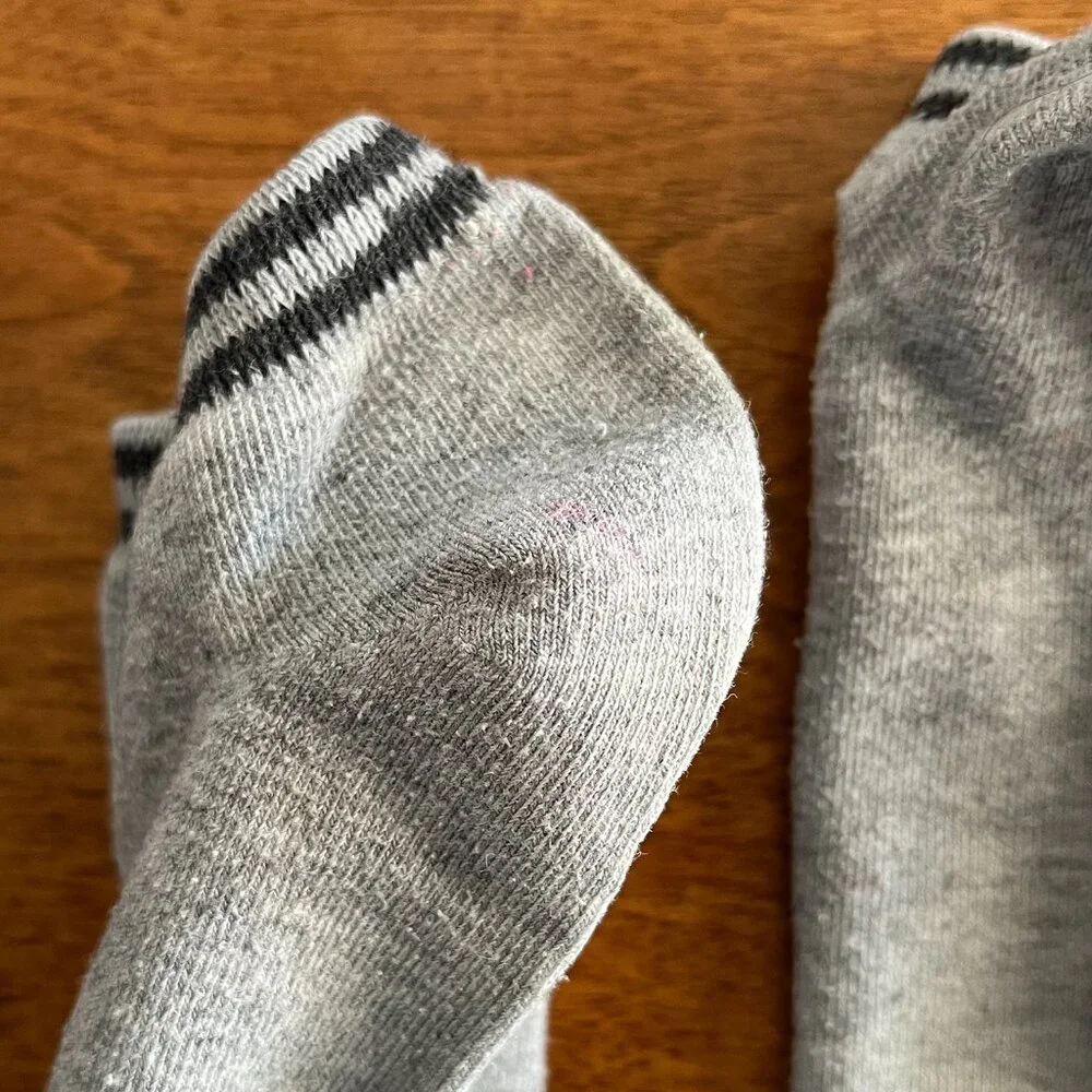 Old Navy gray ankle socks M *Free in bundle*
